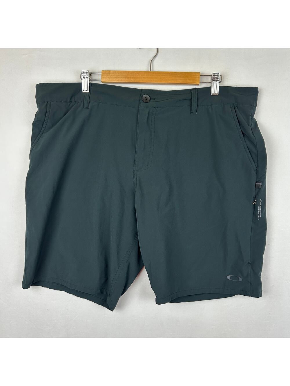 Oakley Regular Fit Chino Golf Black Shorts 9.5" Inseam Men's Size 40